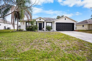 1454 Graves St SE in Palm Bay, FL - Building Photo
