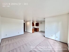 1121 N 200th St in Shoreline, WA - Building Photo - Building Photo