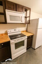 1026 Bertrand St in Manhattan, KS - Building Photo - Building Photo