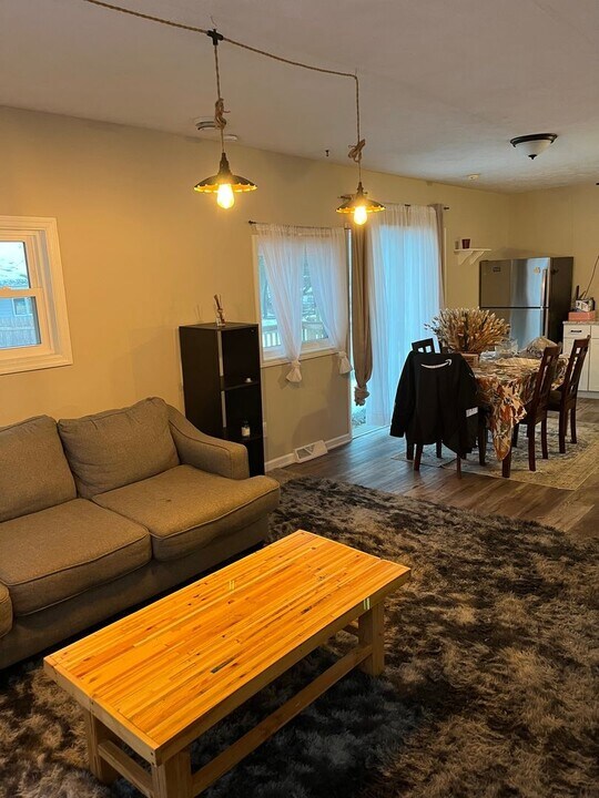 4585 Sycamore St in Holt, MI - Building Photo