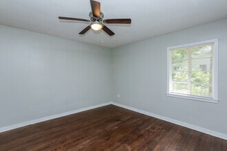 216 Cedarhurst Dr in Jackson, MS - Building Photo - Building Photo