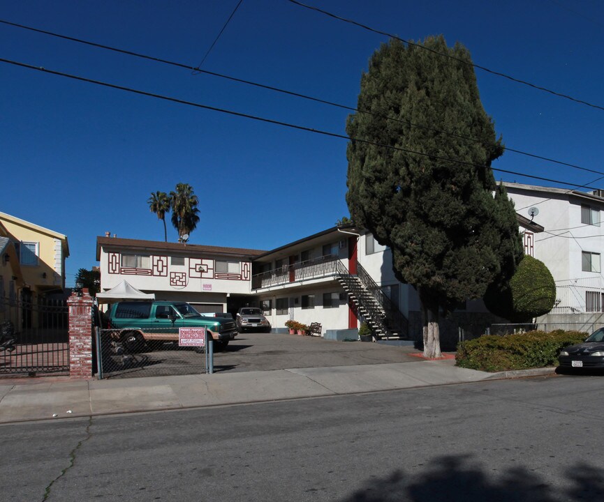 228 W Spazier Ave in Burbank, CA - Building Photo