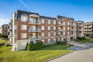 3115 Ernest-Hemingway Av in St. Laurent, QC - Building Photo
