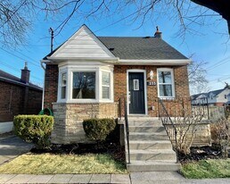 233 E 14th St in Hamilton, ON - Building Photo