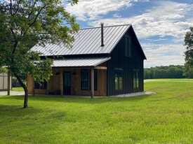 575 Sullens Rd in Campobello, SC - Building Photo