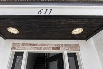 611 Mazal Ln in Houston, TX - Building Photo - Building Photo