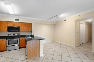 6492 Emerald Dunes Dr in Royal Palm Beach, FL - Building Photo - Building Photo