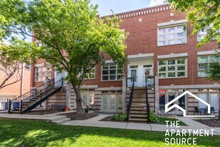 855 W Erie St in Chicago, IL - Building Photo