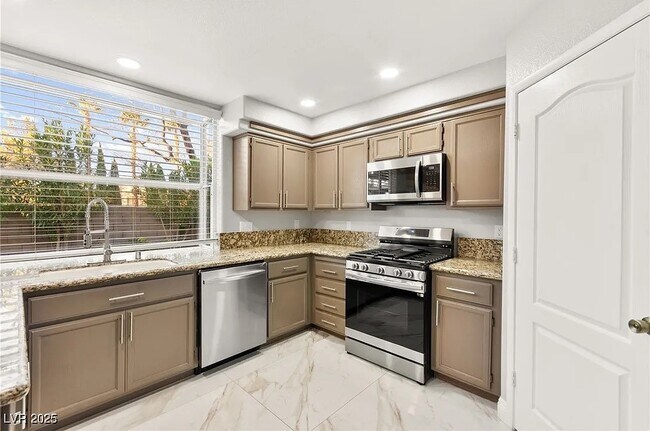 8528 Sierra Cima Ln in Las Vegas, NV - Building Photo - Building Photo