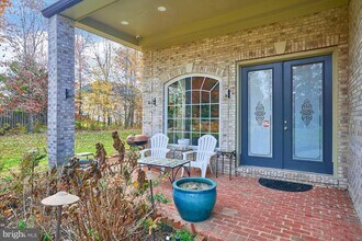 12815 Braddock Rd in Clifton, VA - Building Photo - Building Photo