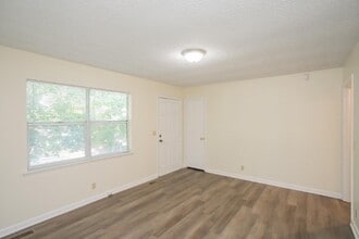 105 Robert Yoest Dr in Nashville, TN - Foto de edificio - Building Photo