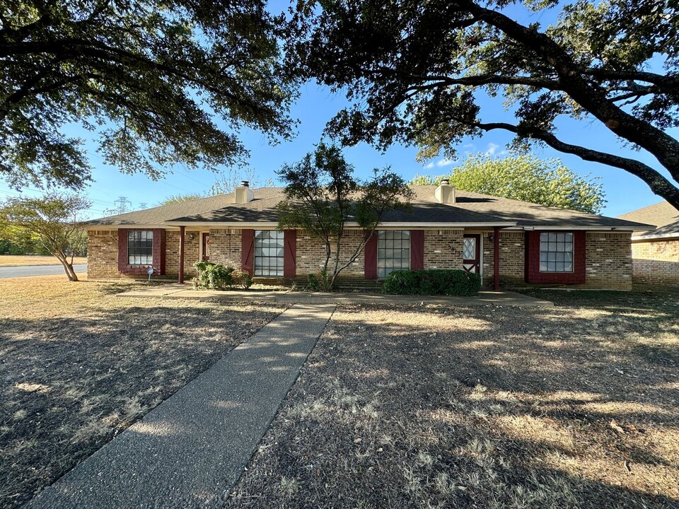 5813 Roxanne Dr-Unit -1 in Waco, TX - Building Photo