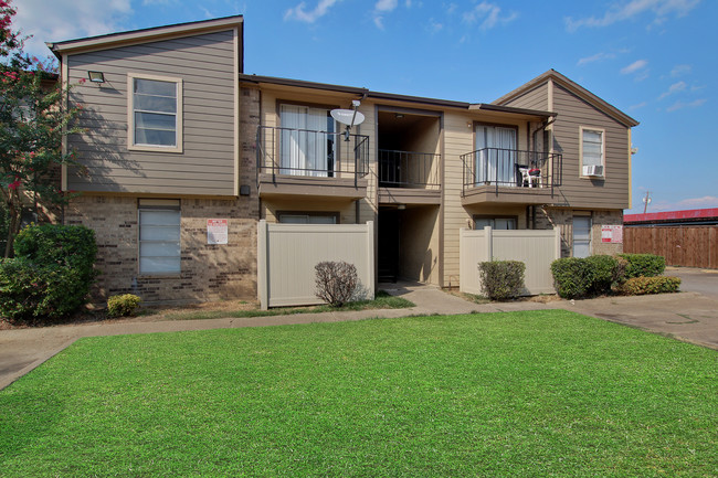 Norvell Court Apartments in Dallas, TX - Building Photo - Building Photo