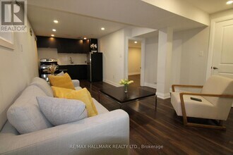 158 Kingshill Rd in Richmond Hill, ON - Building Photo - Building Photo