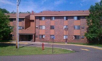 Oakwood Apartments in Onamia, MN - Building Photo