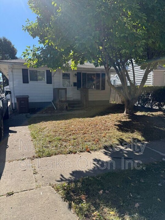 650 Lenox Ave in Pontiac, MI - Building Photo