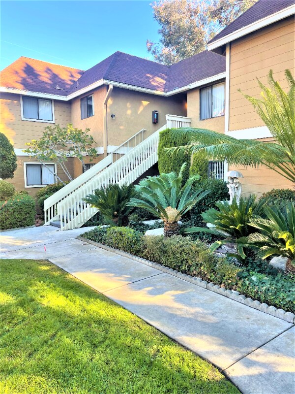 360 N San Antonio Ave in Upland, CA - Building Photo - Building Photo
