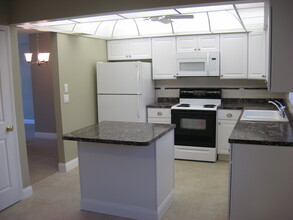 6960 Versailles-Unit -6960 in Pinellas Park, FL - Building Photo - Building Photo