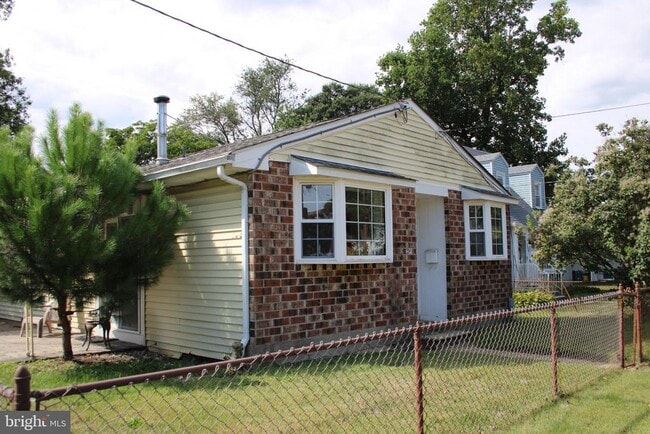 402 W Evesham Rd in Gloucester Township, NJ - Building Photo - Building Photo
