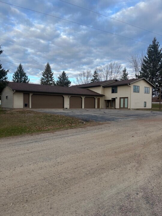 809 County Rd 2 S in Saint Stephen, MN - Building Photo