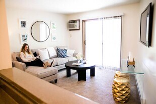 Rosemont Place in Des Moines, IA - Building Photo