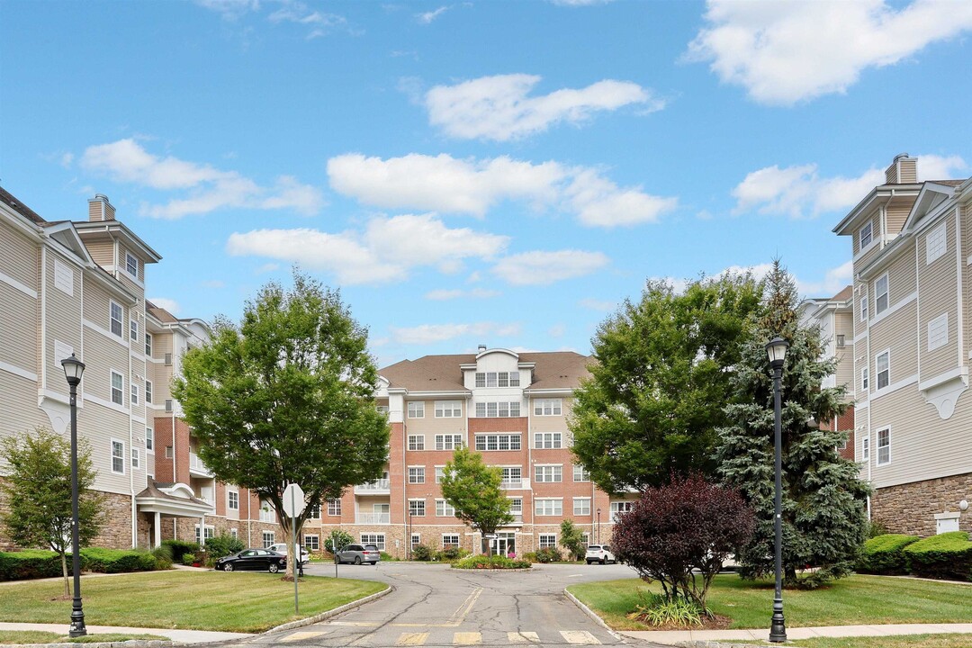 6116 Warren's Way in Wanaque, NJ - Building Photo