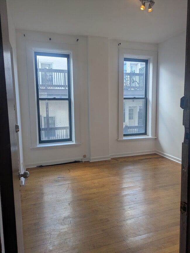 1230 W Hubbard St, Unit #2 in Chicago, IL - Foto de edificio - Building Photo
