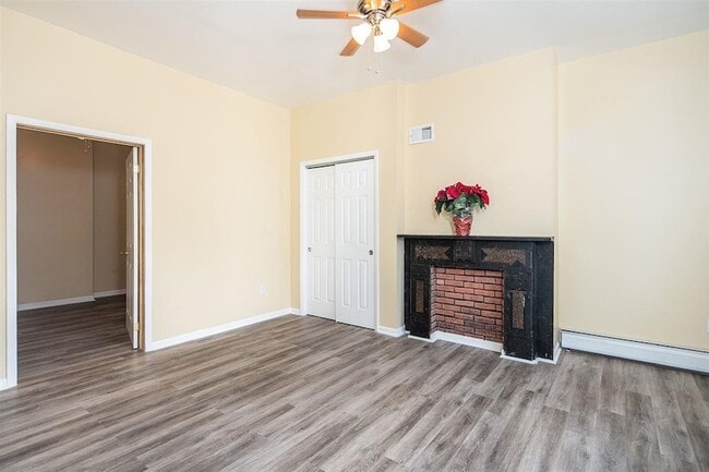 13 E 52nd St in Bayonne, NJ - Foto de edificio - Building Photo