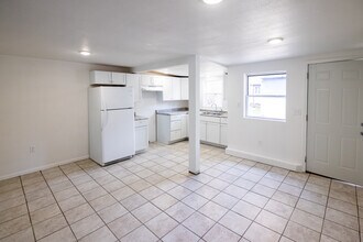 502 S 1st St, Unit Apt. 2 in Lamar, CO - Building Photo - Building Photo