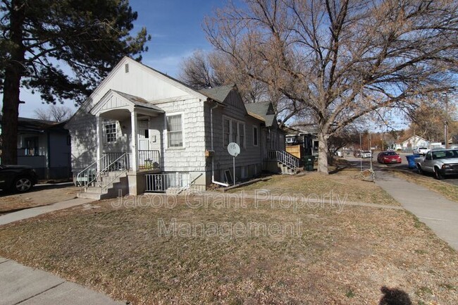 property at 1110 E Lewis St