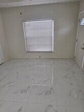 4941 NW 12th Ct in Lauderhill, FL - Foto de edificio - Building Photo