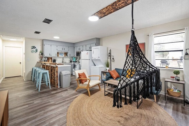 property at 2001 N 61st Ave
