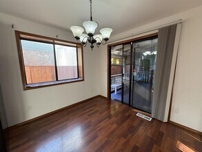 1943 SE 73rd Ave in Hillsboro, OR - Building Photo - Building Photo