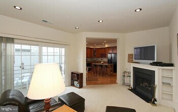 537 Longhorn Crescent in Rockville, MD - Building Photo - Building Photo