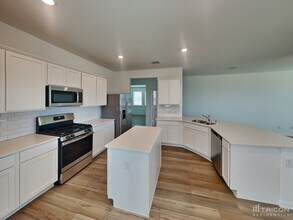 1212 Hickory Rd in Azle, TX - Building Photo - Building Photo