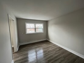 89 Pinecrest Dr in Dartmouth, NS - Building Photo