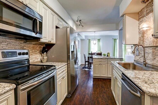 351 N Post Oak Ln in Houston, TX - Building Photo - Building Photo