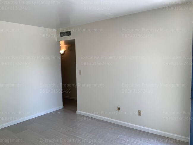 2425 Westholme Blvd-Unit -D in Bakersfield, CA - Building Photo - Building Photo