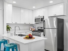 515 Lands End Way in Oceanside, CA - Building Photo