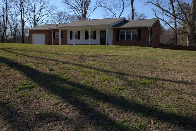 1905 S Hills Dr in Knoxville, TN - Building Photo - Building Photo