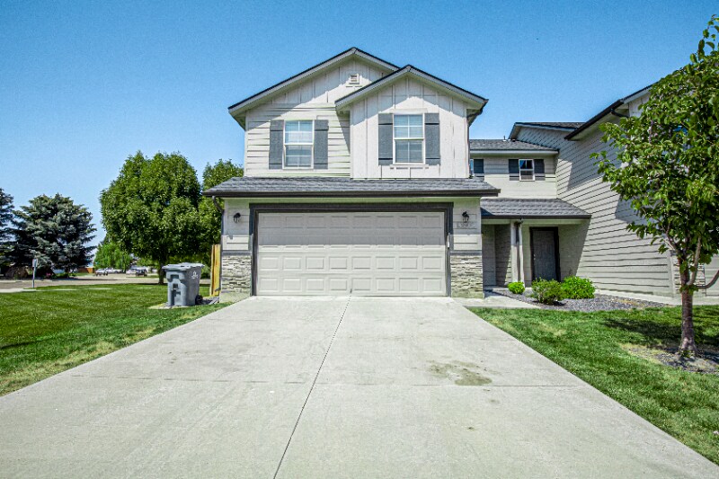 13509 Palm Beach Dr in Caldwell, ID - Building Photo
