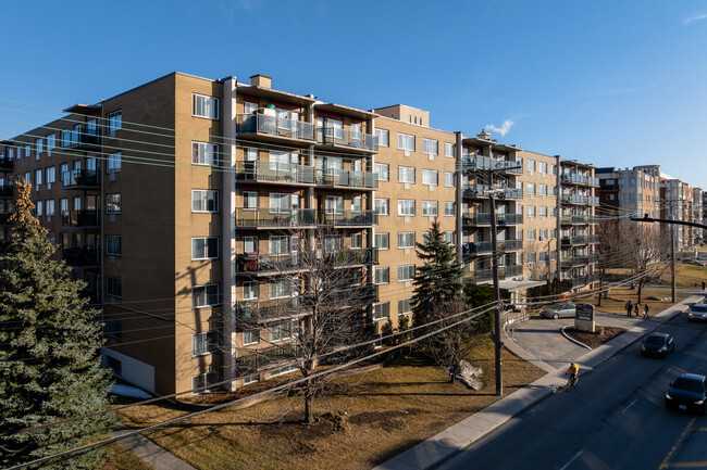 Villa Topaze in Montréal, QC - Building Photo - Building Photo