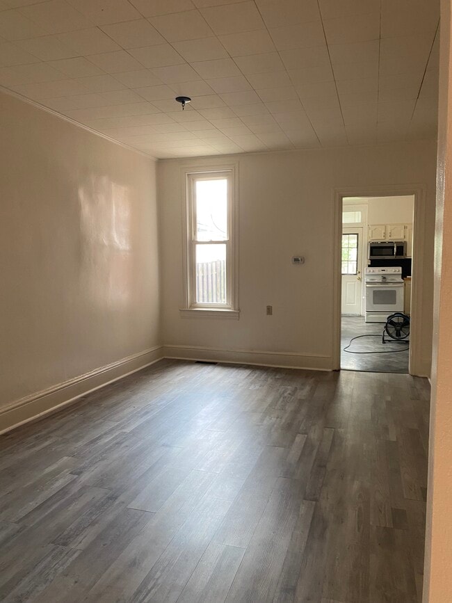 1039 W Poplar St in West York, PA - Building Photo - Building Photo
