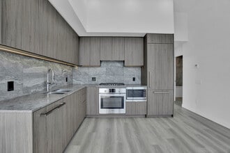 626 Claremont St in Coquitlam, BC - Building Photo - Building Photo