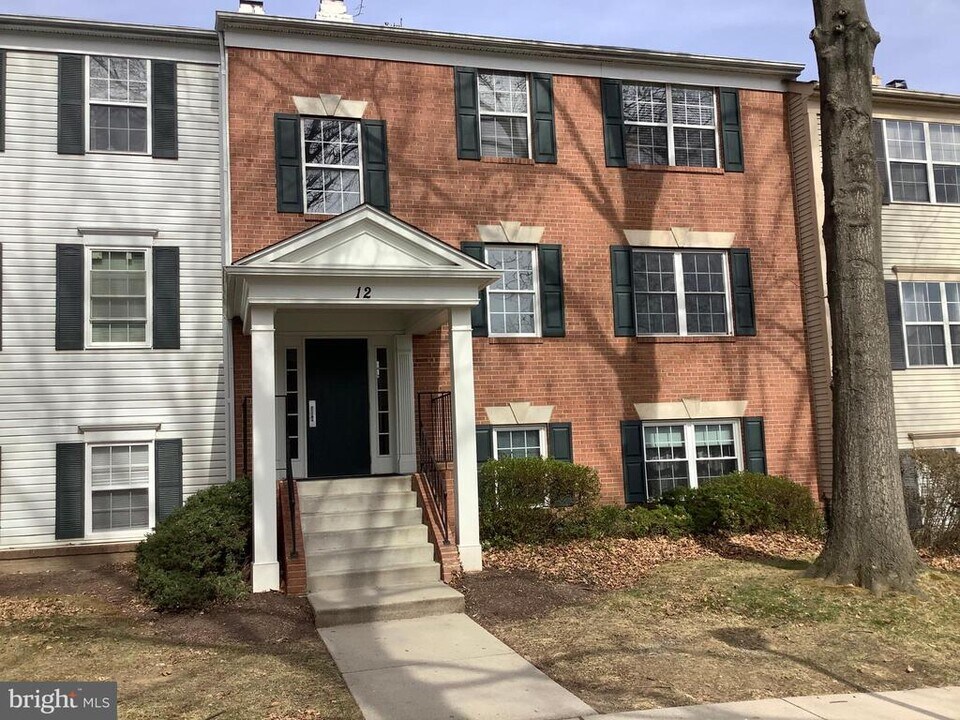 12 Normandy Square Ct in Aspen Hill, MD - Building Photo
