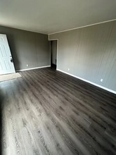 6 Delores Dr in Sauget, IL - Foto de edificio - Building Photo