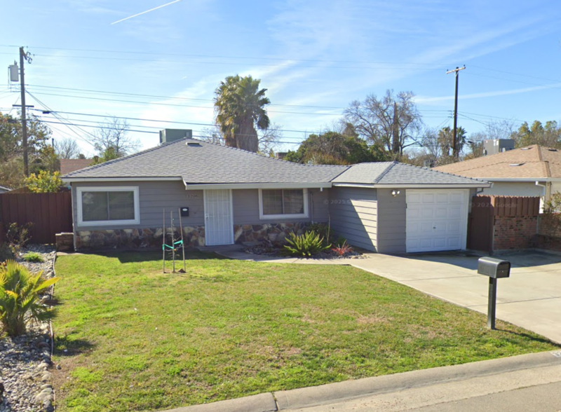 3208 Hurley Way in Sacramento, CA - Building Photo