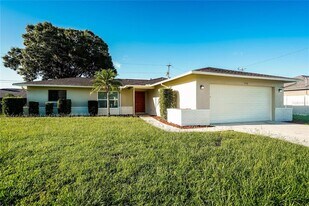 740 SW 5th St in Cape Coral, FL - Building Photo