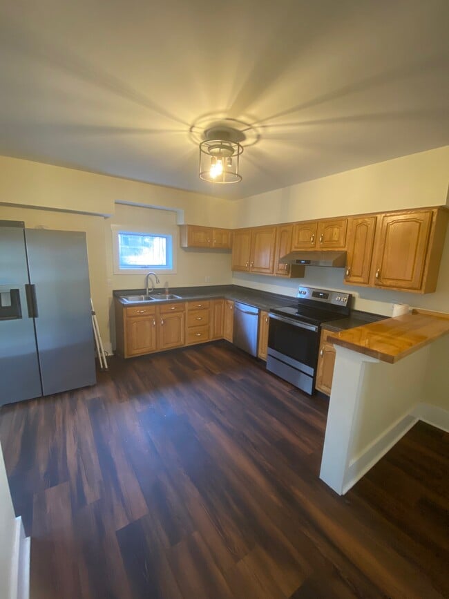 property at 809 Walton St