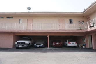 20463 Vanowen St in Canoga Park, CA - Foto de edificio - Building Photo